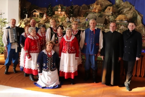 Oprawa muzyczna Zespołu Ludowego &quot;Jubilatki&quot; ze Zgłobnia w Kościele w Kielanówce
